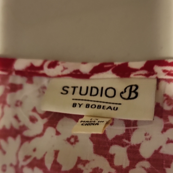 NWT Floral Cold Shoulder Top with Twist Detail - Picture 4 of 11